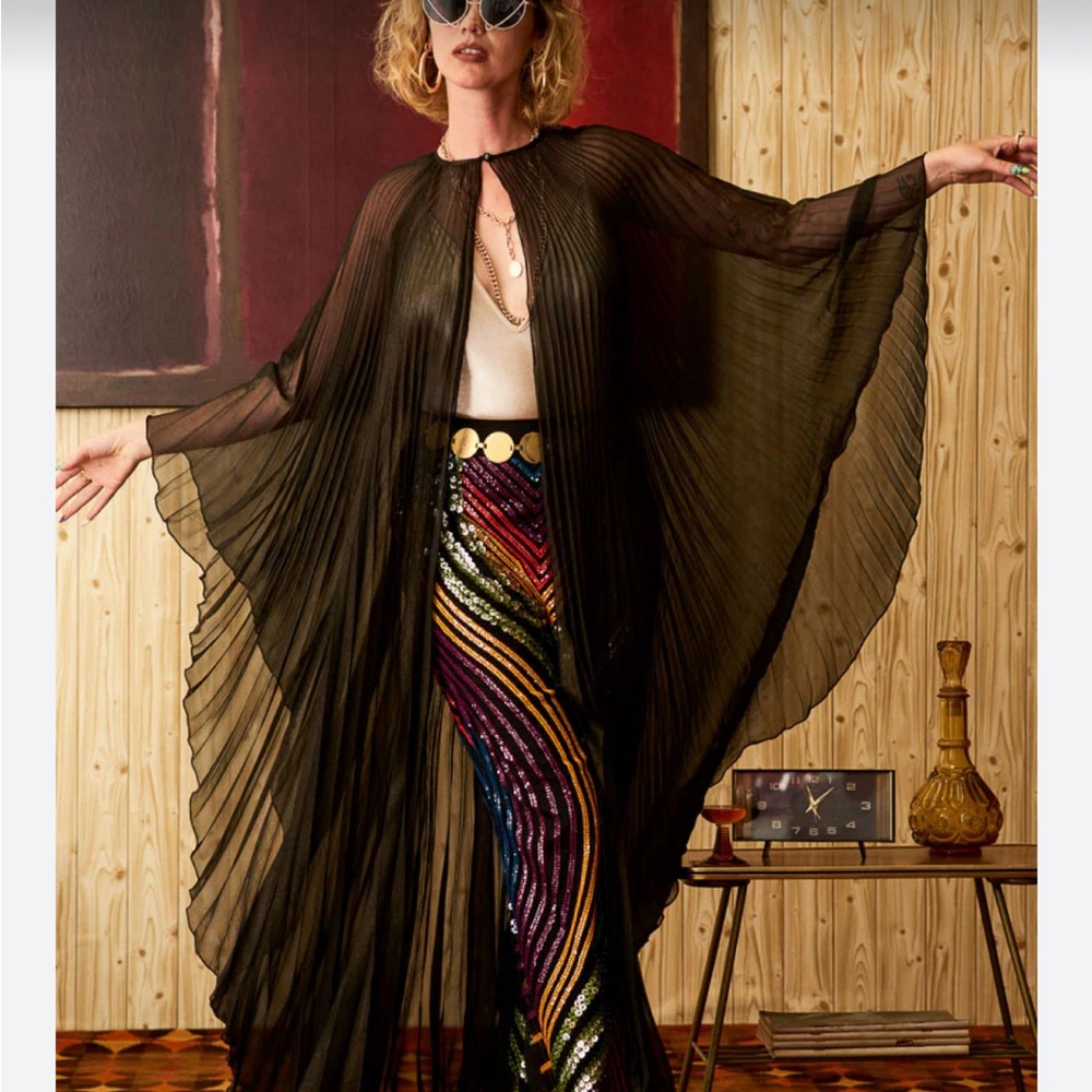 The Hippie Shake - Into The Night Pleated Cape